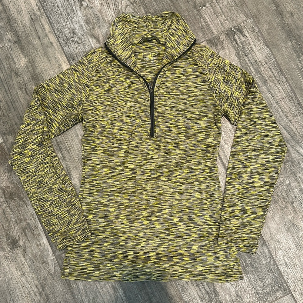 Columbia women’s 1/4 zip pullover. Size M.